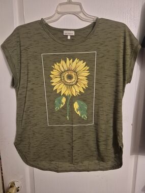 Olive Green Sunflower Graphic Short Sleeve Tee